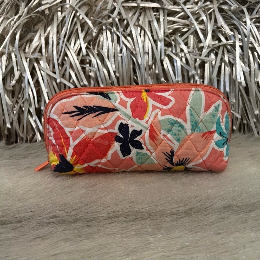 VERA BRADLEY Rain Forest Lily 2023 Coral Cosmetic Case Green Floral Tropical